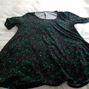 Lularoe large perfect tee black background